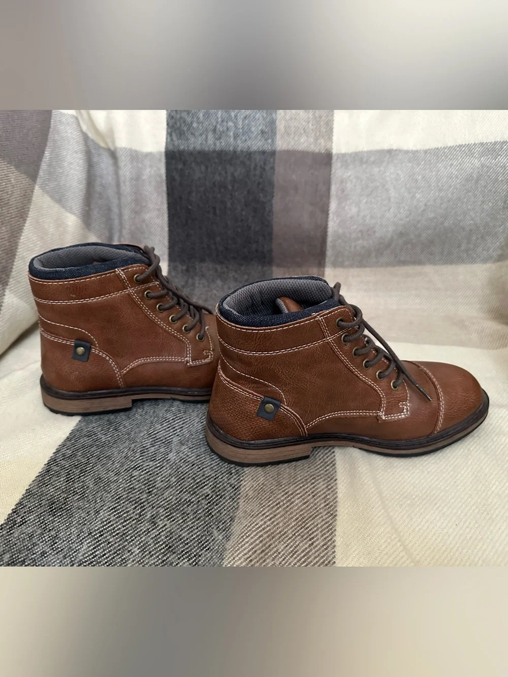 Like-New Boys Brown Lace-Up Boots